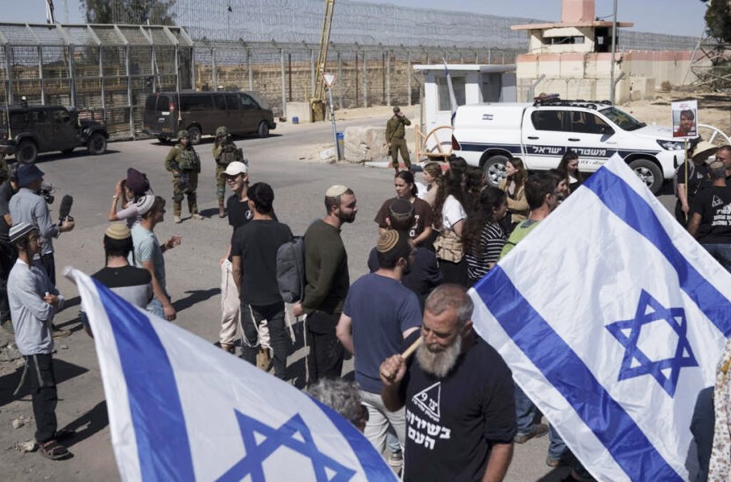 Los extremistas en Nitzana están tratando de obstaculizar la entrega de ayuda a la Franja de Gaza