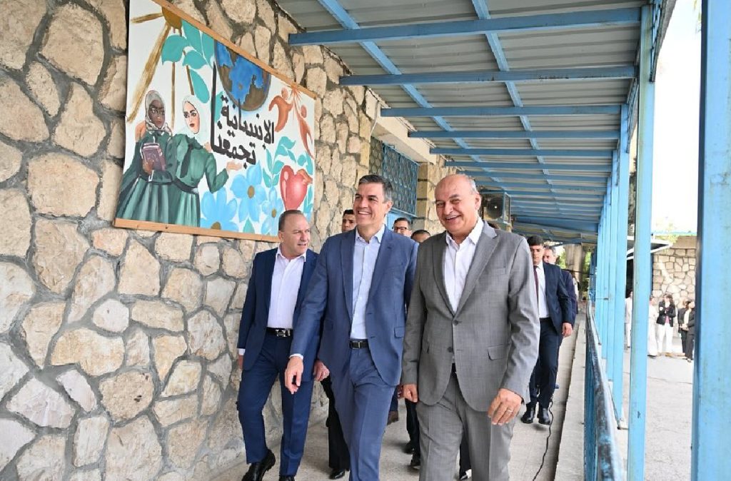 بيدرو سانشيز يطالب اسرائيل بتوضيحات حول ضربة أودت بعمال إغاثة في غزة