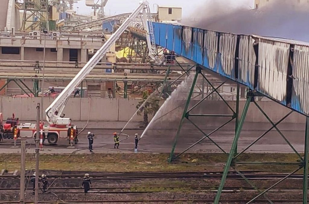انفجار وحريق في ميناء الجرف الأصفر
