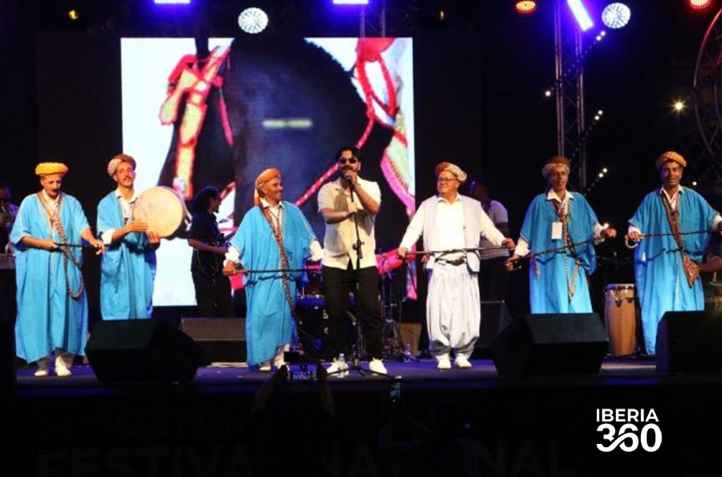 المهرجان الوطني للفنون الشعبية بمراكش: الجمهور يستمتع بموسيقى الراي وإيقاعات الركادة