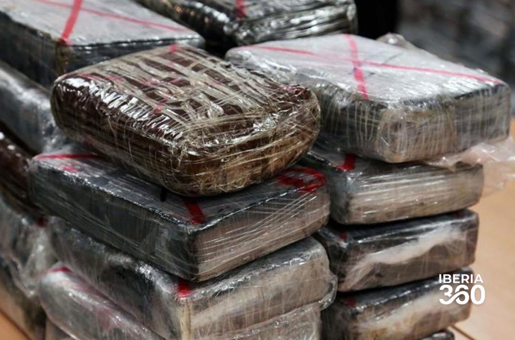 عناصر الجمارك والأمن المغربي تحبط تهريب 22 كلغ من مخدر الشيرا في باب سبتة مخدر الشيرا في باب سبتة