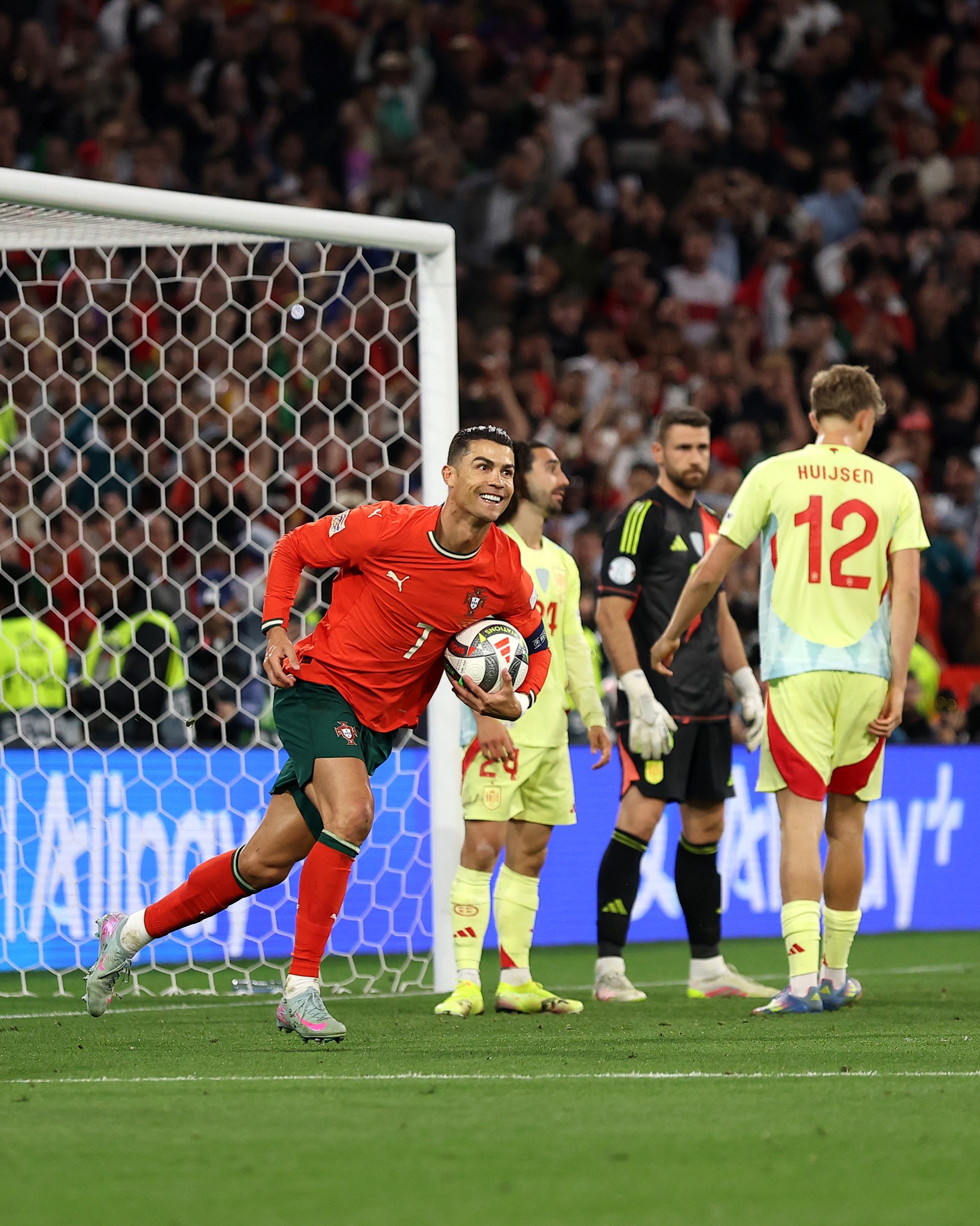 البرتغال تتوج بلقب دوري الأمم الأوروبية 2025