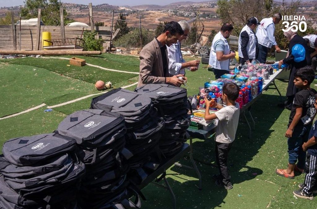 La Agencia Bayt Mal Al-Qods Acharif distribuye 2.300 mochilas escolares en la Ciudad Santa La Agencia Bayt Mal Al Qods Acharif distribuye 2.300 mochilas escolares en la Ciudad Santa